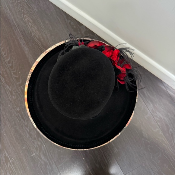 Elegant Black and Red Women's Hat - Picture 4 of 5